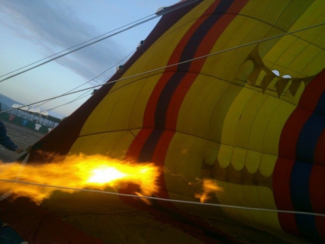  Hot air balloons 